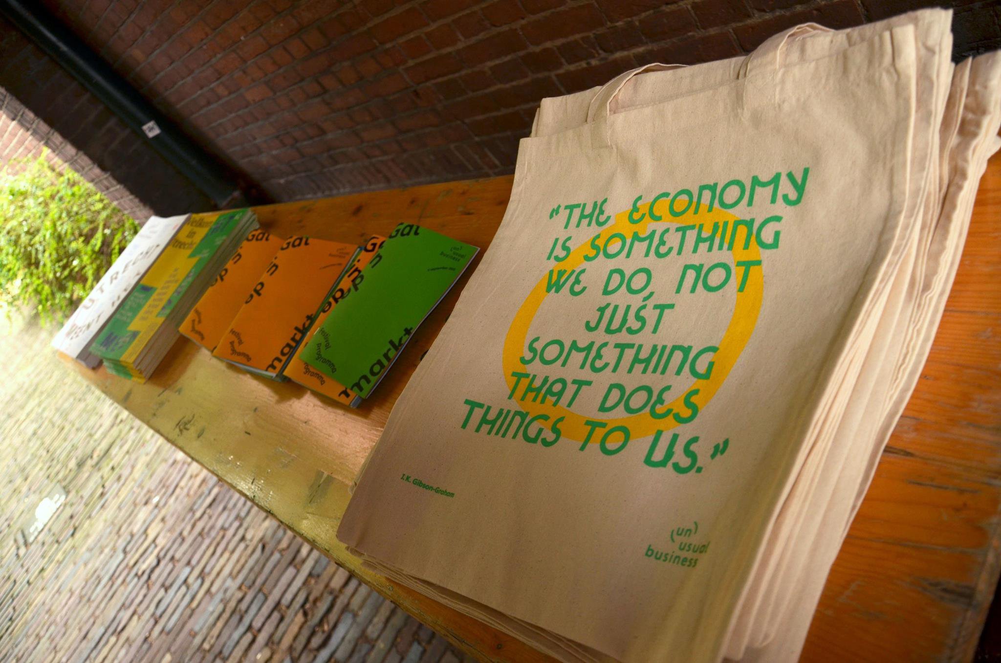 Tote bags and Utrecht Meent Het #2 journal for the taking at the entrance, photo by Whitney Stark (September 2016)