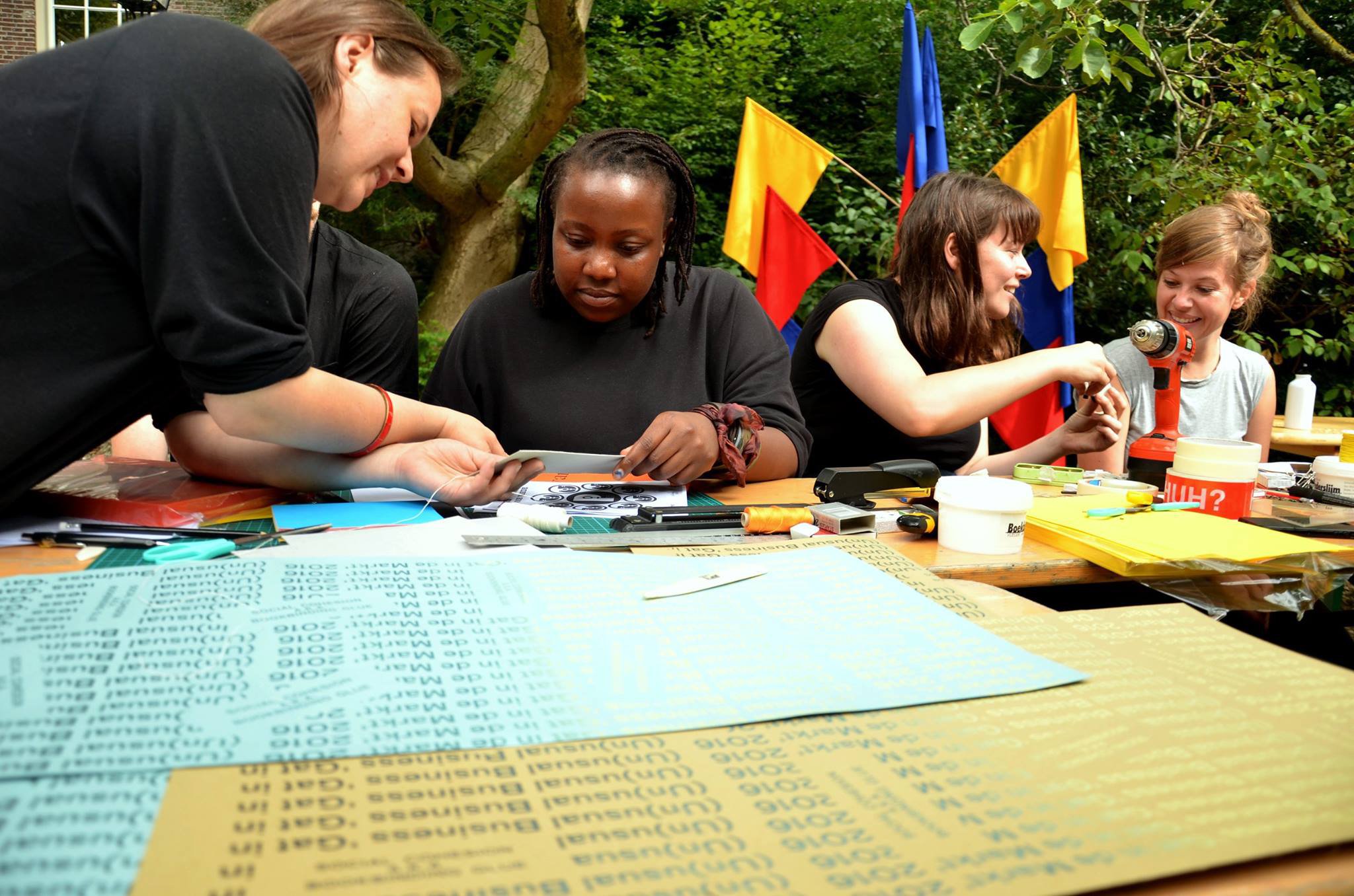 Book binding workshop with Anja Groten and Karoline Swiezynski, photo by Whitney Stark (September 2016)