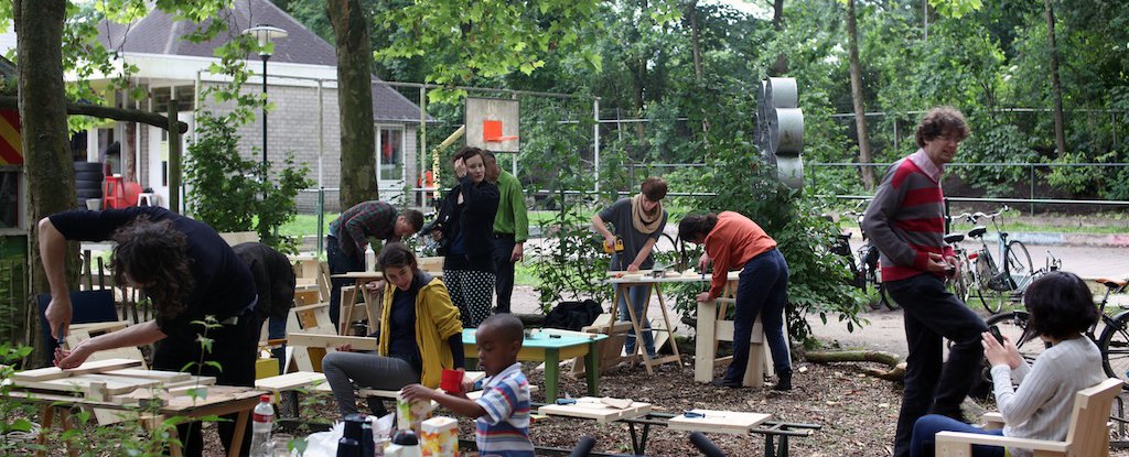 Aimée Zito Lema, "Sitting is a Verb - Rietveld for (Un)usual Business", 29 June 2013, building playground Fort Luna, Utrecht, the Netherlands, photo by Aimée Zito Lema