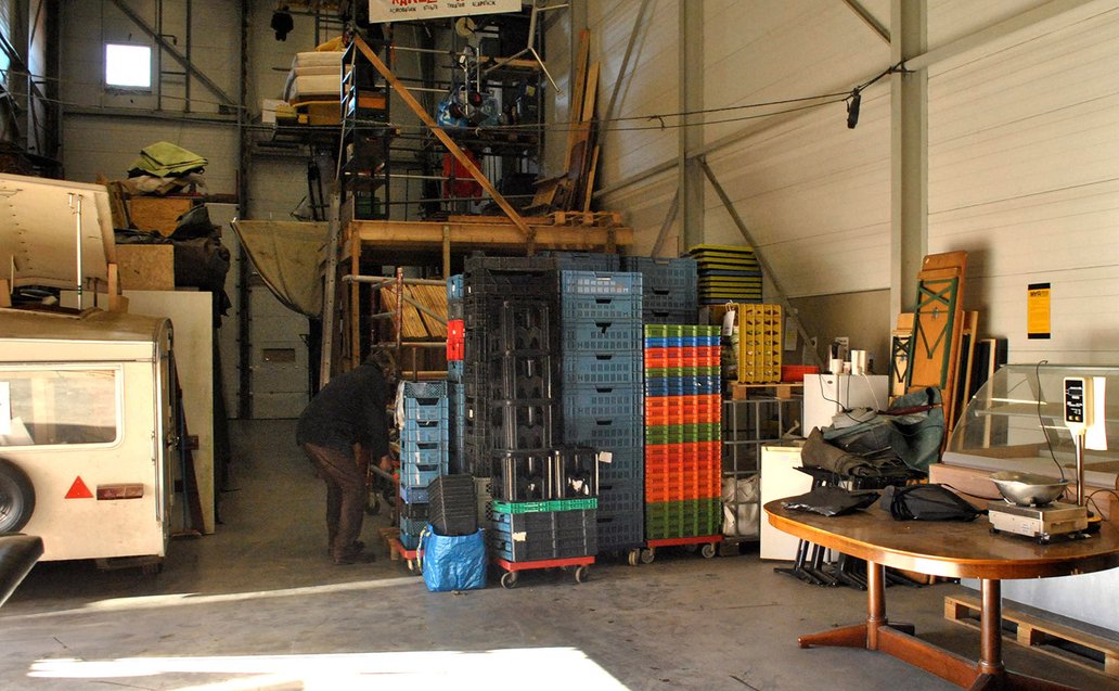 De winkel van het Voedselkollektief in opgeslagen vorm, op 8m² vloeroppervlak van de Loods in De War. Foto door Dorothee Oorthuys, februari 2015.